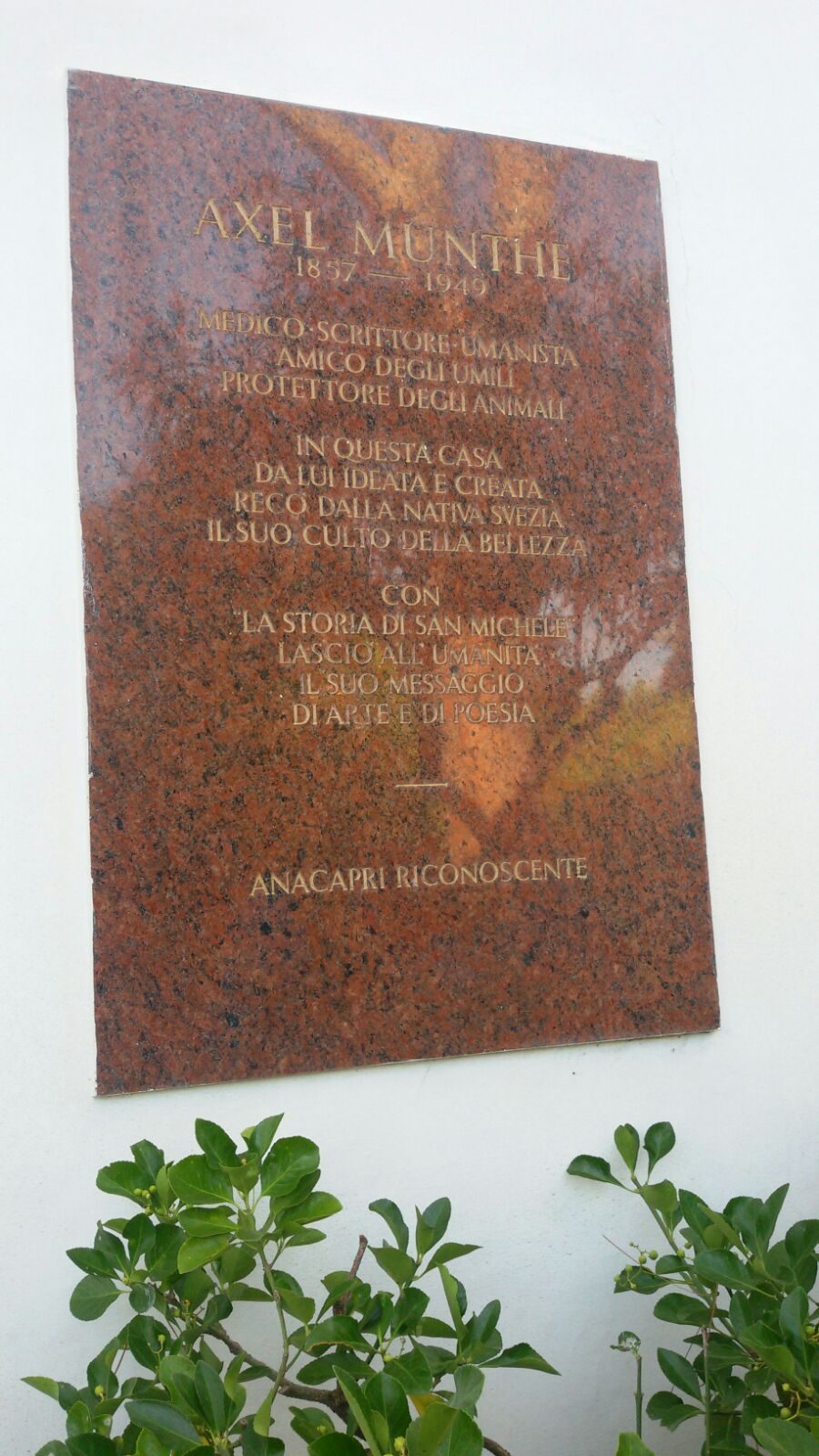 Axel Munthe's memorial tablet, Anacapri (by Maria Picilli).jpeg